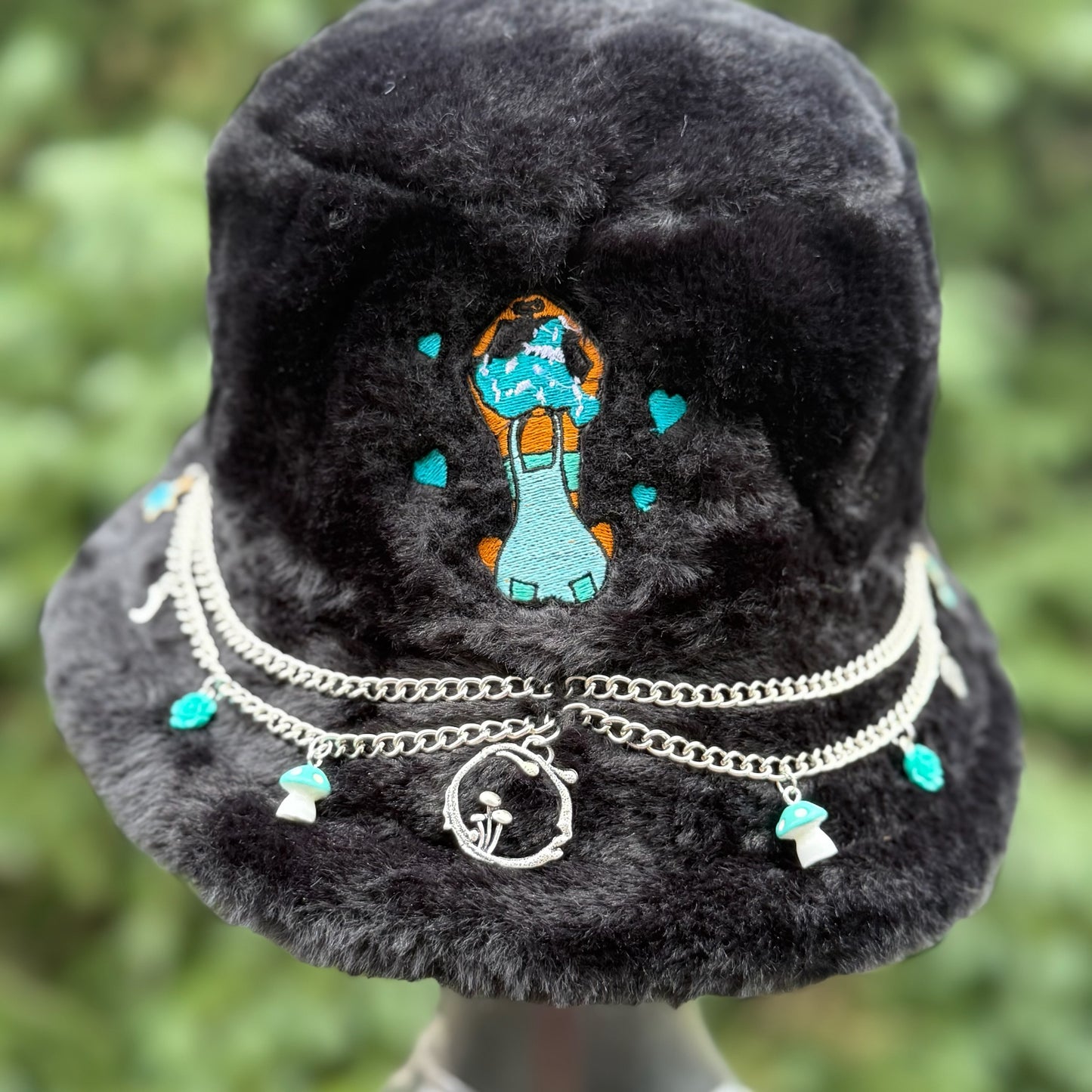 Black Heart Bucket Hat 3