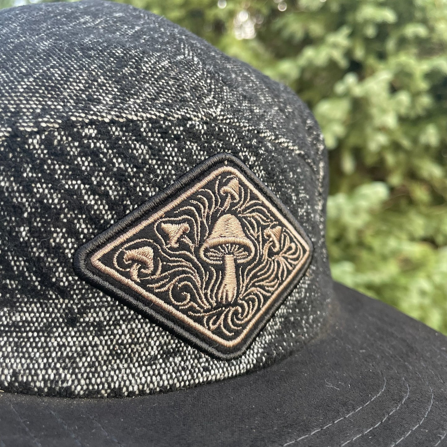 Black and white stitched - 5 Panel Hat - Long Brim