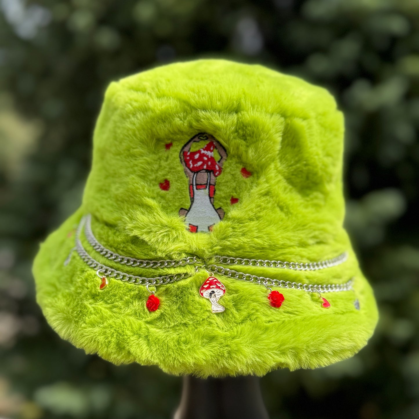Green Heart Bucket Hat 2