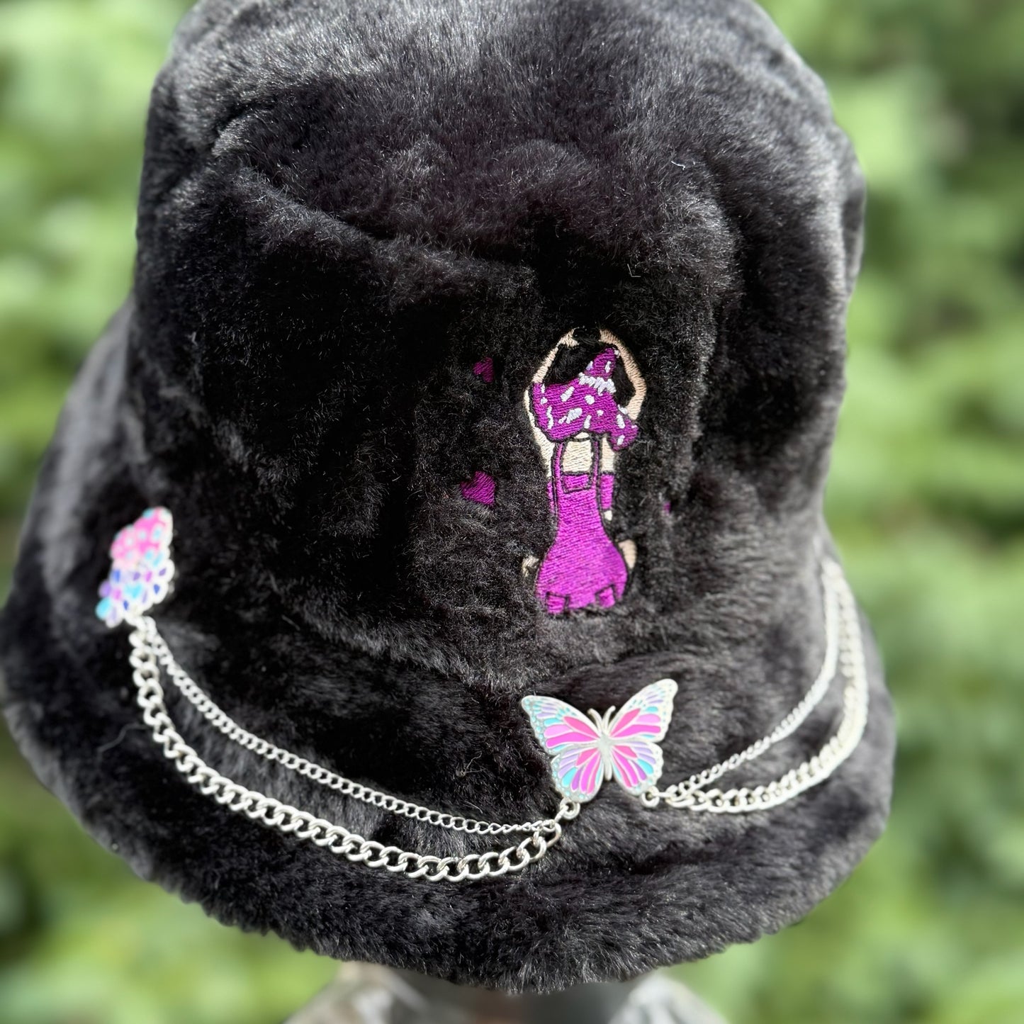 Black Heart Bucket Hat 2