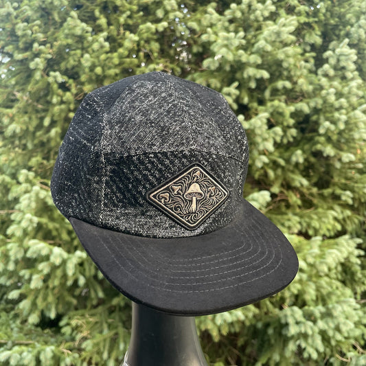 Black and white stitched - 5 Panel Hat - Long Brim