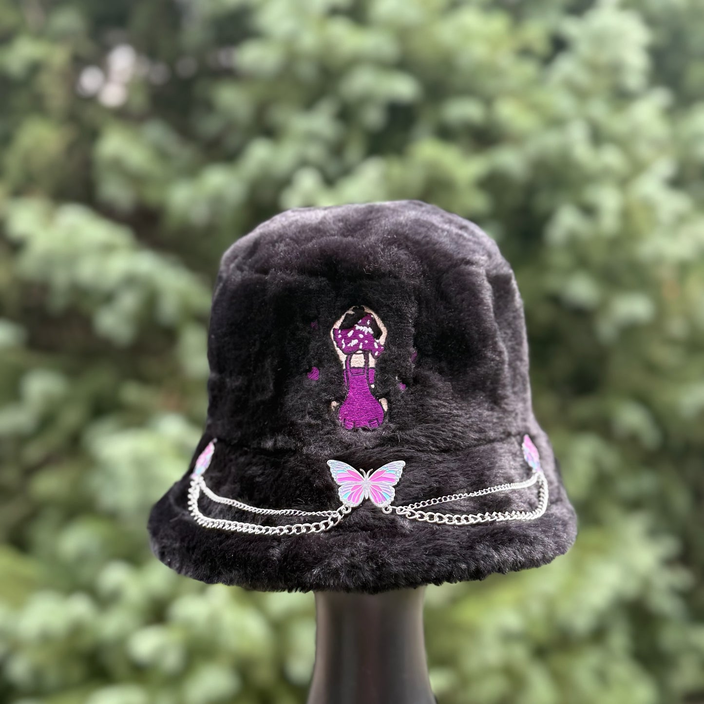 Black Heart Bucket Hat 2