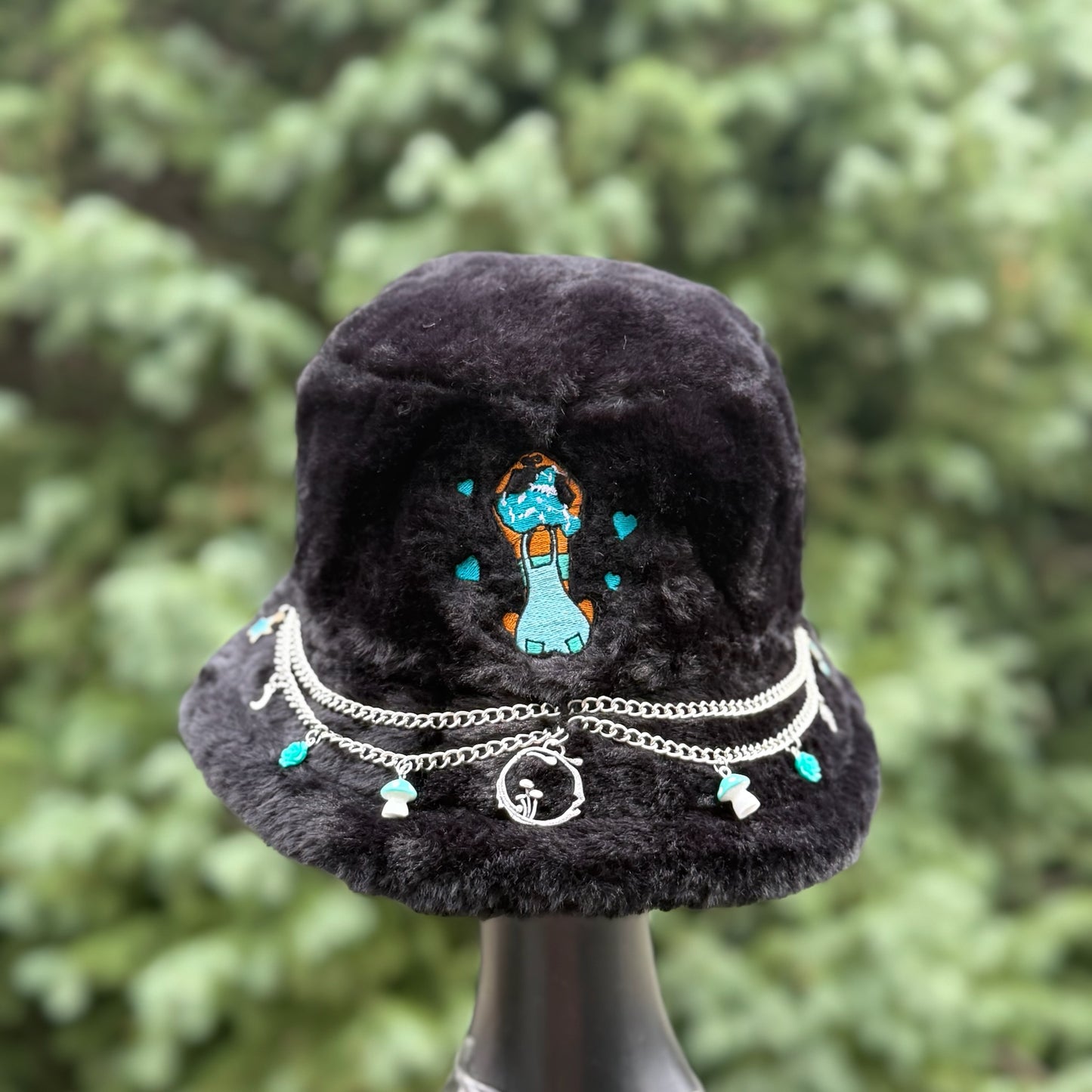 Black Heart Bucket Hat 3