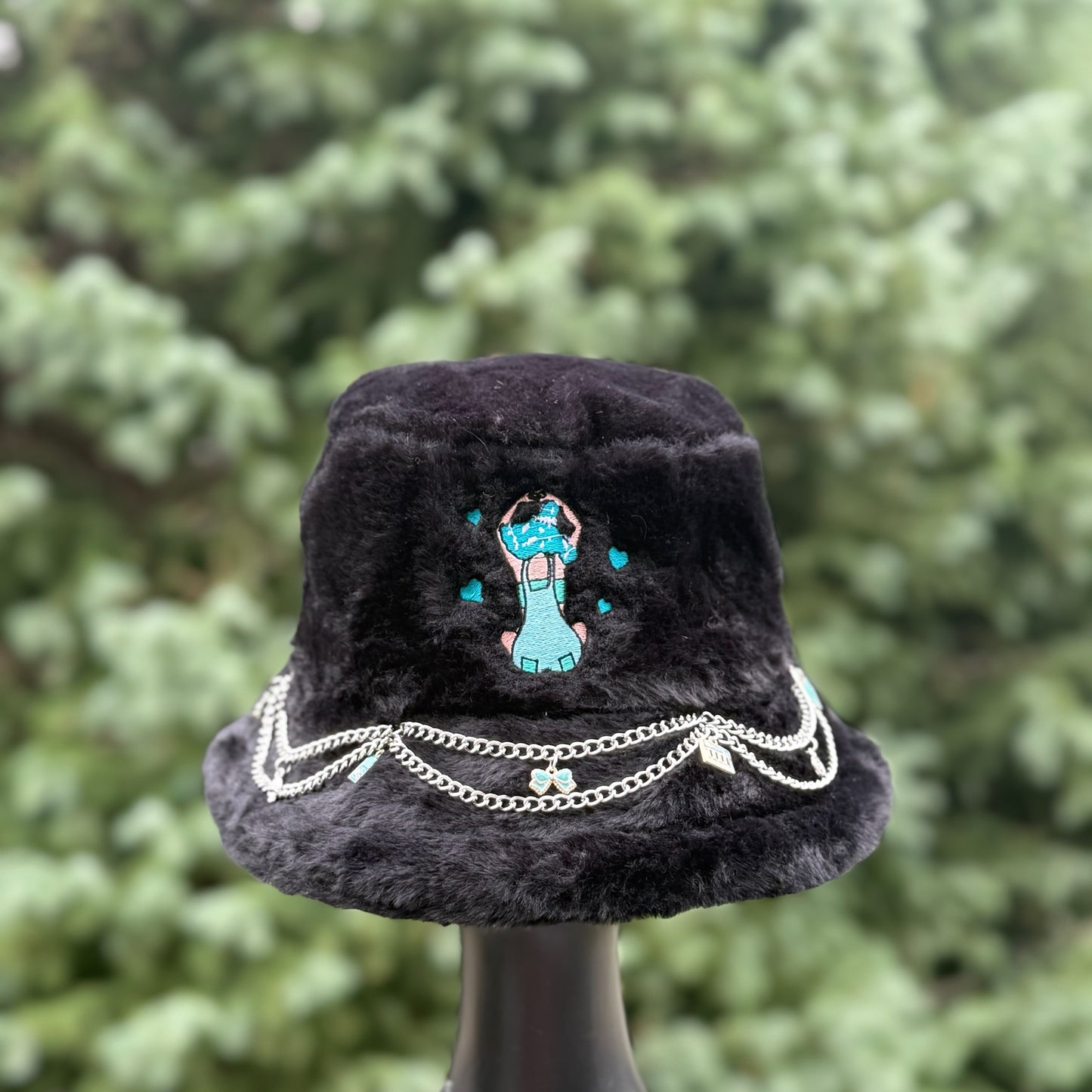 Black Heart Bucket Hat 5