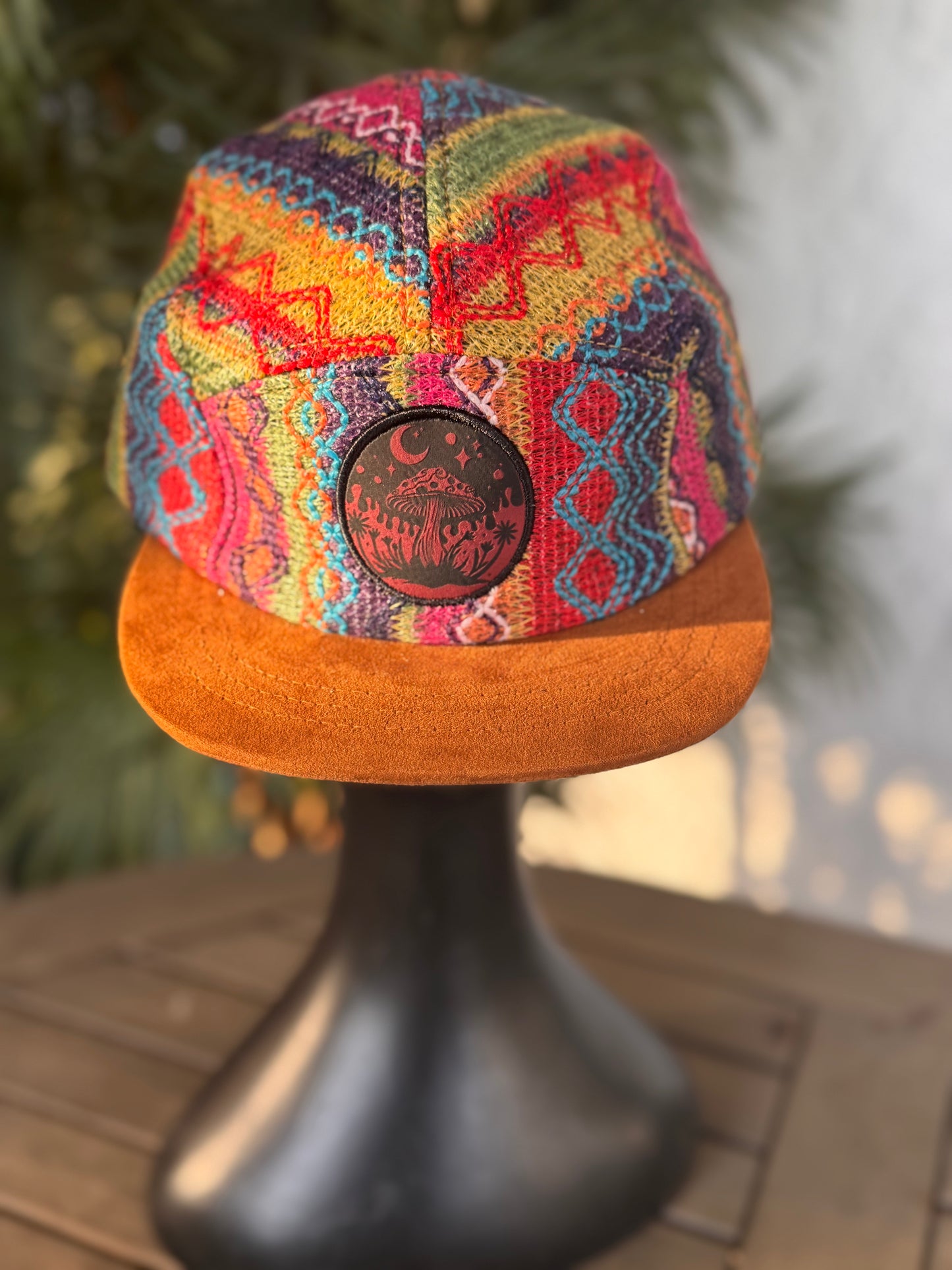 Woven rainbow- 5 panel - Short Brim